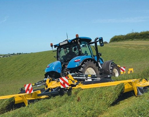 ITT CM93 New Holland and its new range of agricultural implements