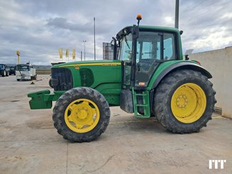 Farm tractor John Deere 6520 - 1