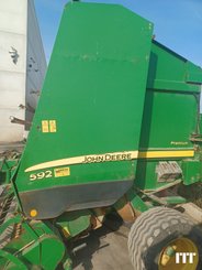 Round baler John Deere 592 - 2