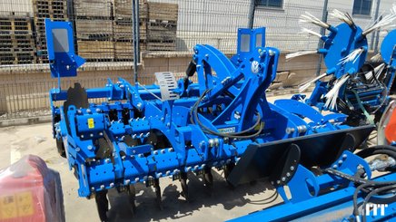 Plough New Holland SDM 300 R - 1