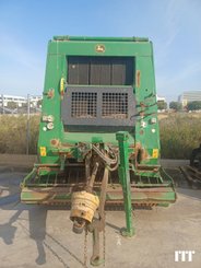 Round baler John Deere 592 - 1