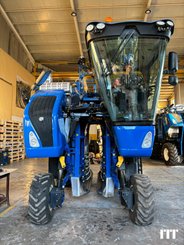 Grape harvesting machine New Holland 8030L - 1