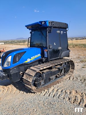 Farm tractor New Holland TK4.100 - 1
