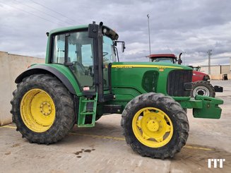 Farm tractor John Deere 6520 - 1