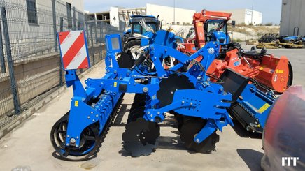 Plough New Holland SDM 300 R - 1