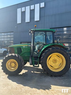 Farm tractor John Deere 6320 - 1