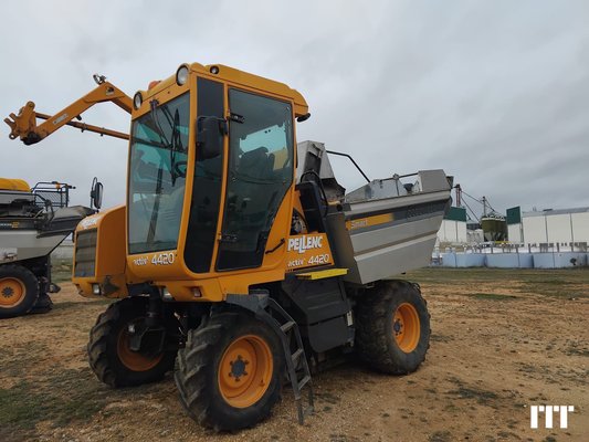 Grape harvesting machine Pellenc 4420 - 1