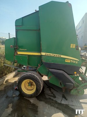 Round baler John Deere 592 - 1
