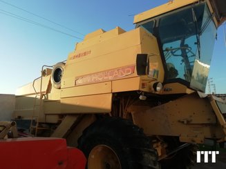 Combine harvester New Holland 8055 - 1