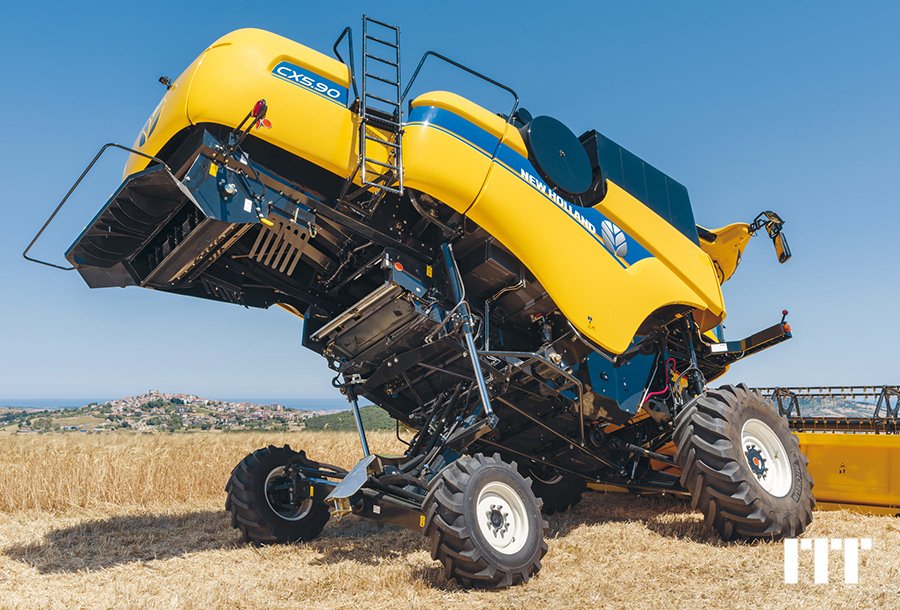 Combine harvester New Holland CX 5.90HS on sale on ITT CM93