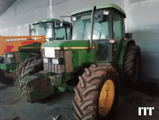 Farm tractor John Deere 6310 - 1